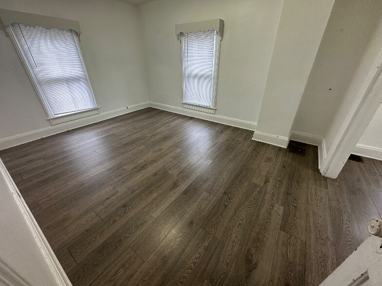 Building Photo - 520 S Water St