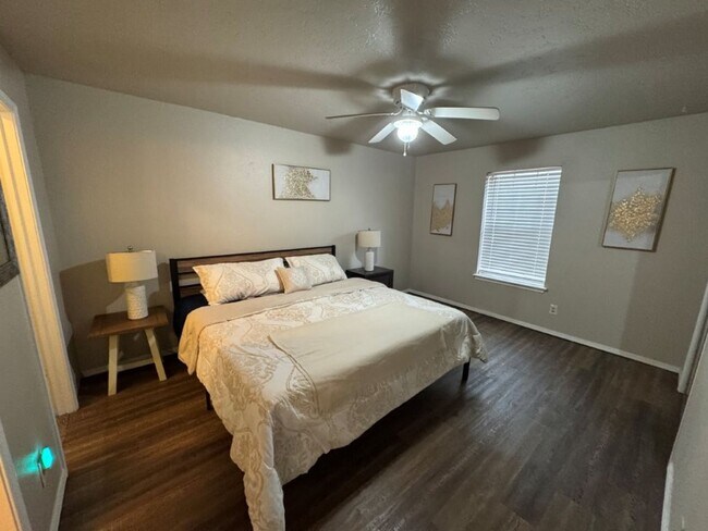 Building Photo - 3-bedroom Condo in Quail Springs area, fully furnished! You only pay Electric and Internet!
