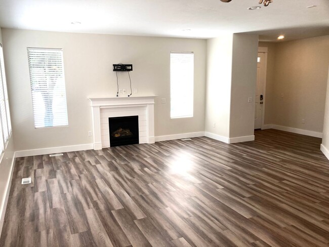 Building Photo - Beautiful Home in Highly Desired Daybreak Location!