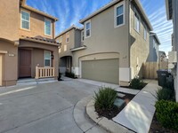 Building Photo - 3845 Lookout Dr