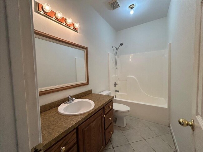 Building Photo - 5463 Henning Dr W
