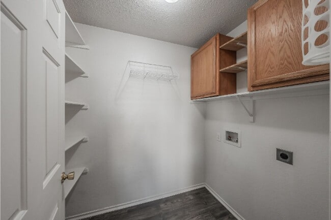 Building Photo - 3327 Clydesdale Dr