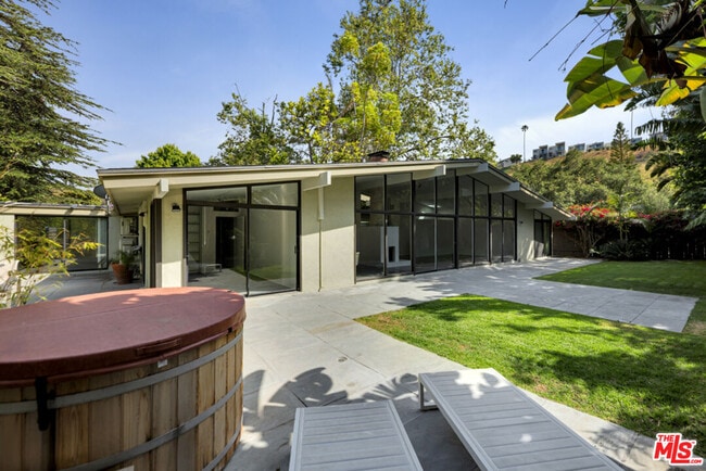 Building Photo - 30611 Las Estrellas Dr