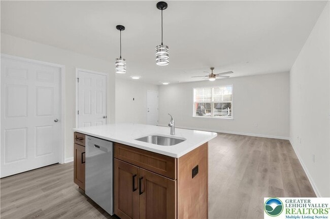 Building Photo - 1513 Maple St