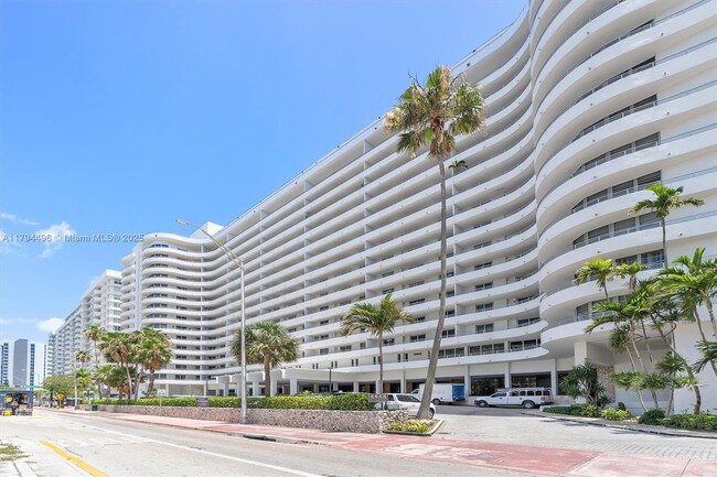 Primary Photo - 5555 Collins Ave