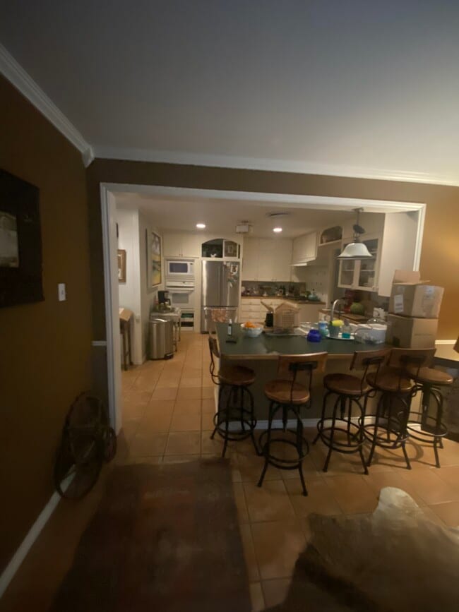 Building Photo - 712 W Main St