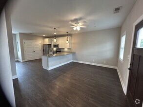 Building Photo - 2BD 2.5 BA TOWNHOME FOR RENT CLOSE TO TTU!