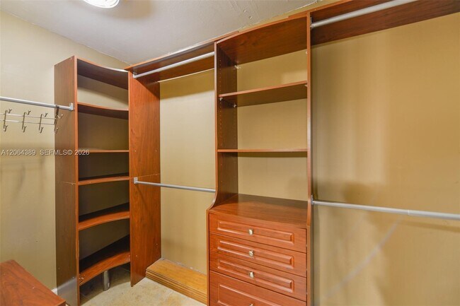 Building Photo - 401 Golden Isles Dr