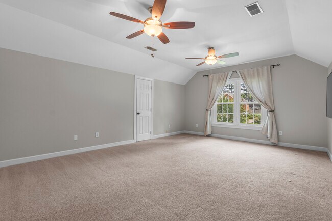 Building Photo - 101 Hollingwood Dr