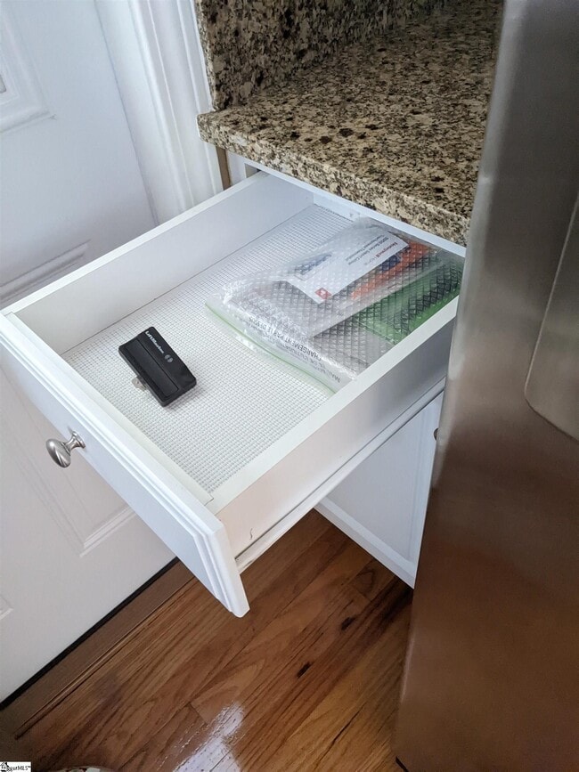 Building Photo - 10 Alex Ct