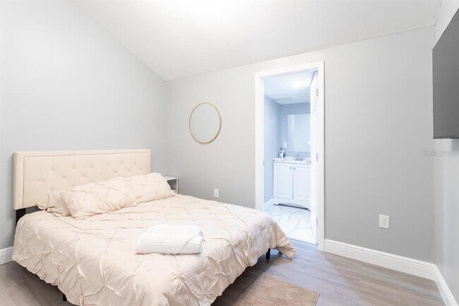 Building Photo - 4317 E Regnas Ave