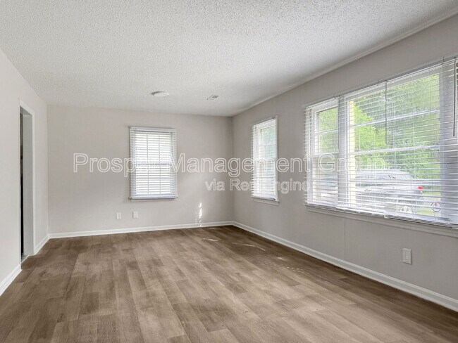 Building Photo - 17 Stratton Dr