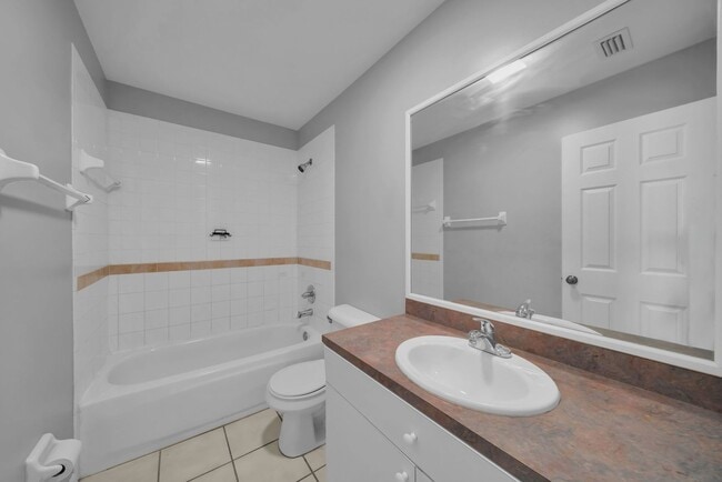 Building Photo - Unit 2 @1407 SE 24th Ave