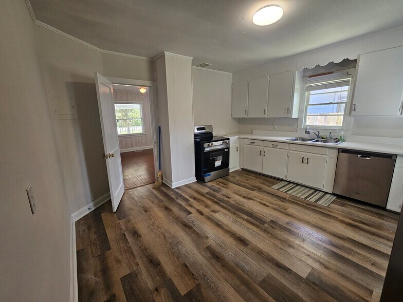 Building Photo - 5531 Wrightsville Ave