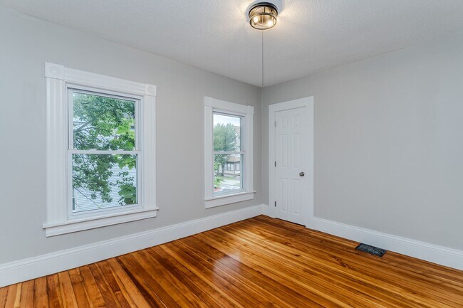 Building Photo - 108-110 Northampton Ave