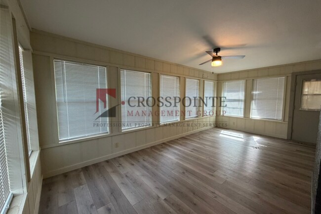 Building Photo - Almost Ready! 2 Bedroom 1 Bath ON Lake Palestine!