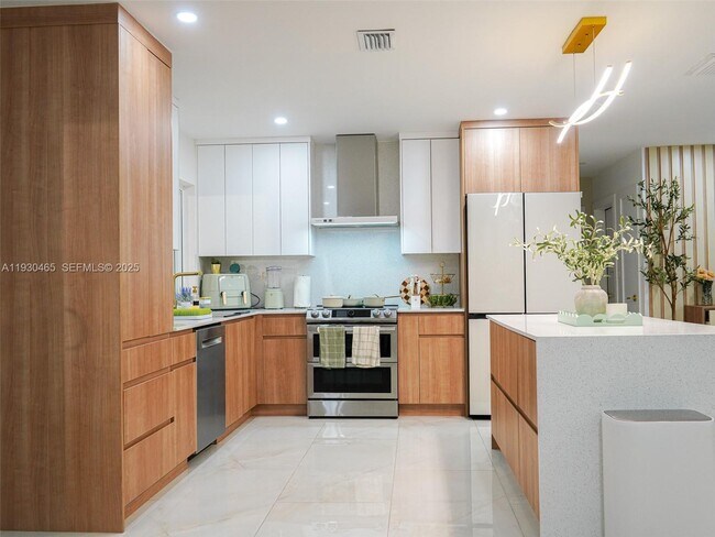 Building Photo - 7951 NW 37th Dr