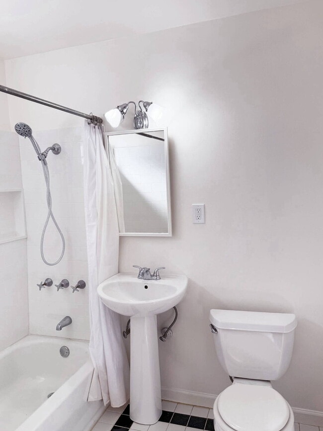 Building Photo - 1 Bed, 1 Bath in Glen Ellen