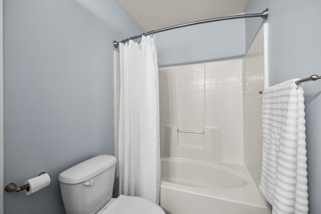 Building Photo - 452 N Kent Ln