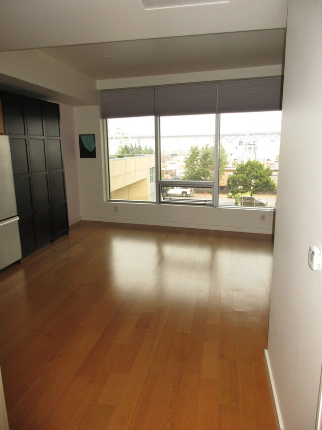Building Photo - **ONE MONTH FREE** Meriwether West - North facing studio with river/bridge views/parking/amenitie...