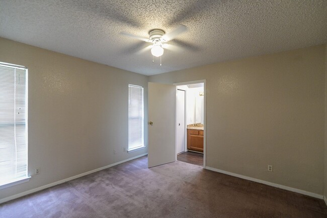 Building Photo - Great Duplex in Rowlett!