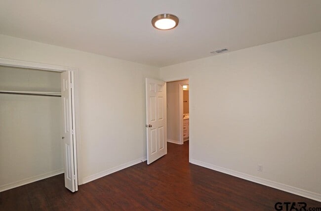 Building Photo - 806 Neches Dr