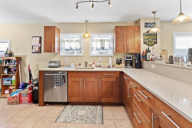 Building Photo - 143 Sydney St