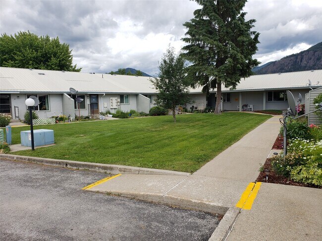 Building Photo - 401 S 5th St E