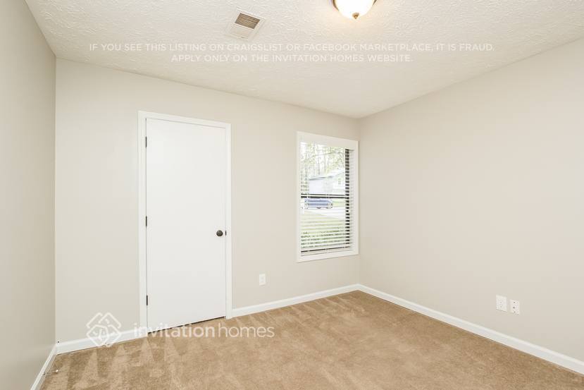 Building Photo - 2460 Deerfield Dr