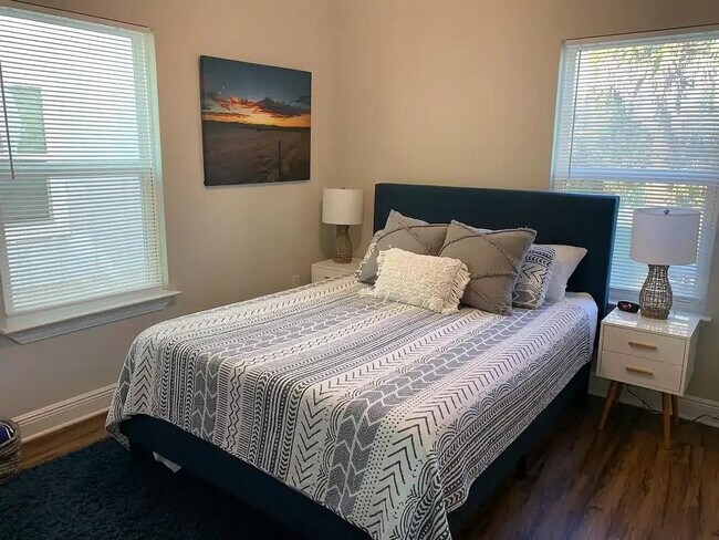 Building Photo - BEAUTIFUL Modern 3 Bedroom Home