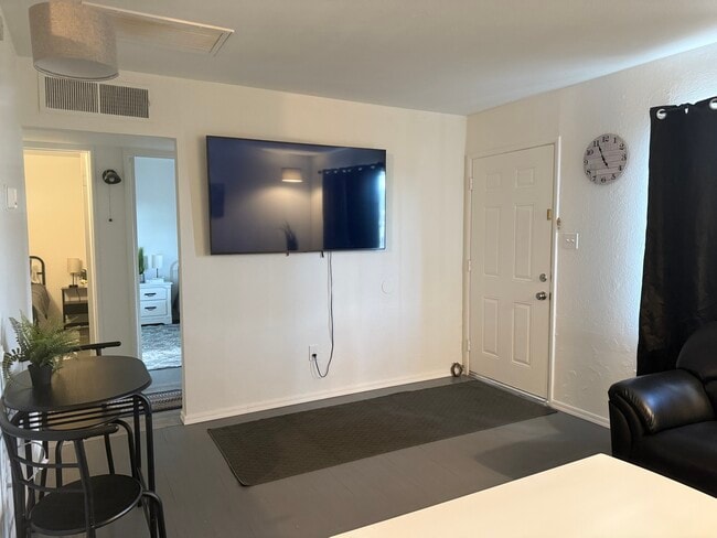 Building Photo - 6393 S Russell Rd