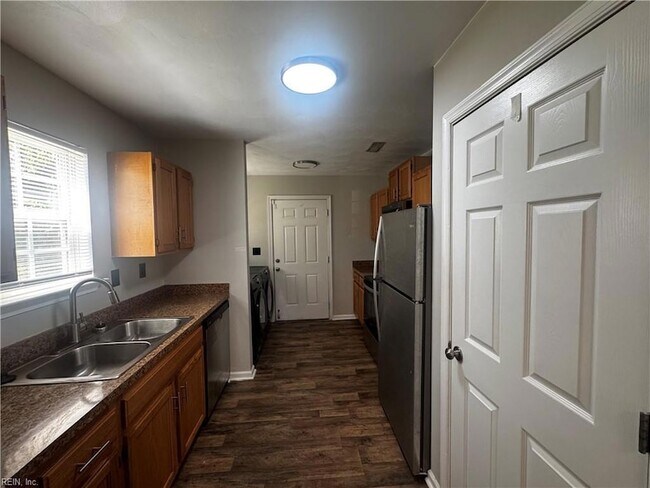 Building Photo - 1314 Summit Ave