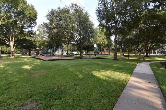 Building Photo - 8507 Grove Park Dr