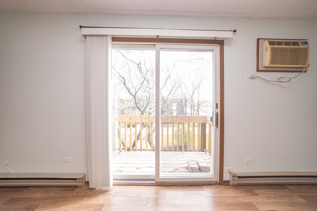 Building Photo - 218 Madison St