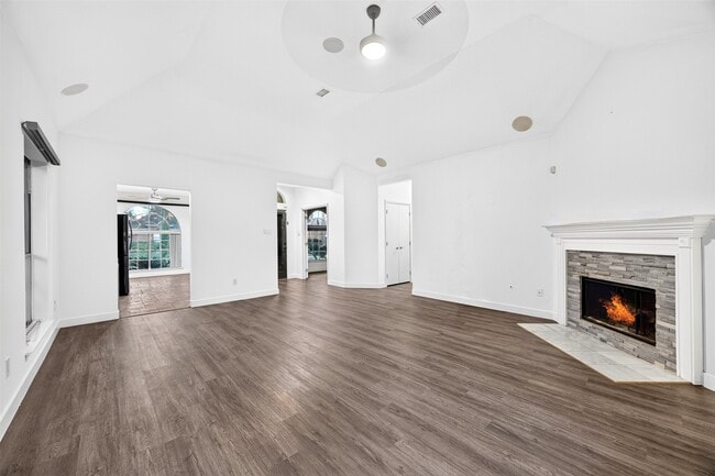 Building Photo - 18610 Autumn Hills Dr