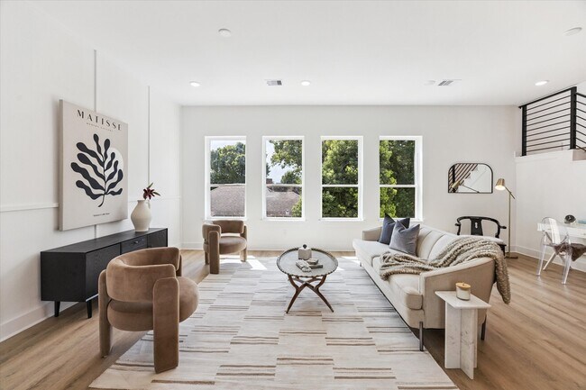 Building Photo - 6343 W Montgomery Rd