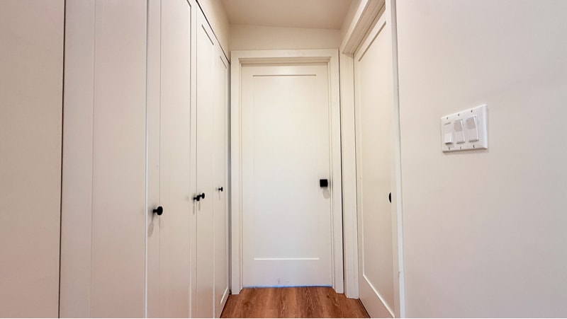 Building Photo - 546 W Ash Ave