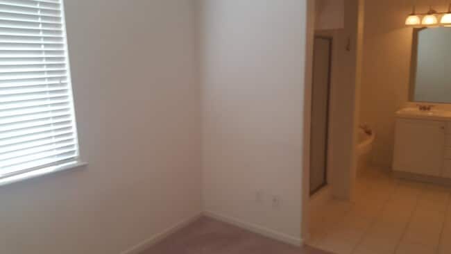 Building Photo - 4 Bedroom Home