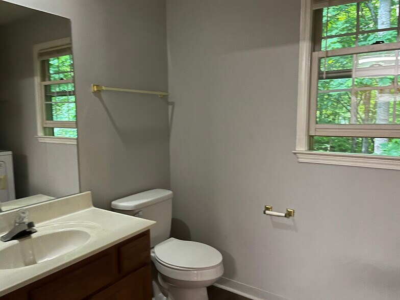 Building Photo - 2259 Forest Acres Dr