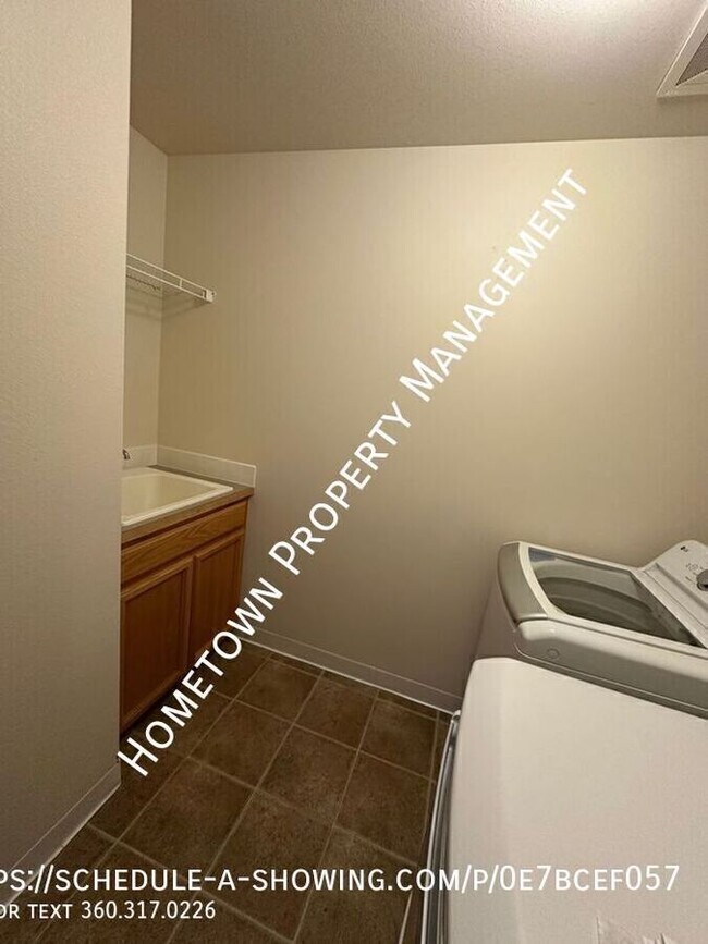 Building Photo - 8612 Sweetbrier Loop SE