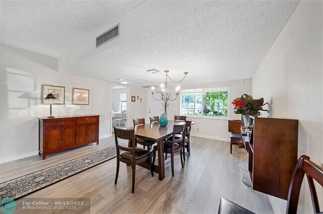 Building Photo - 3611 Oaks Clubhouse Dr