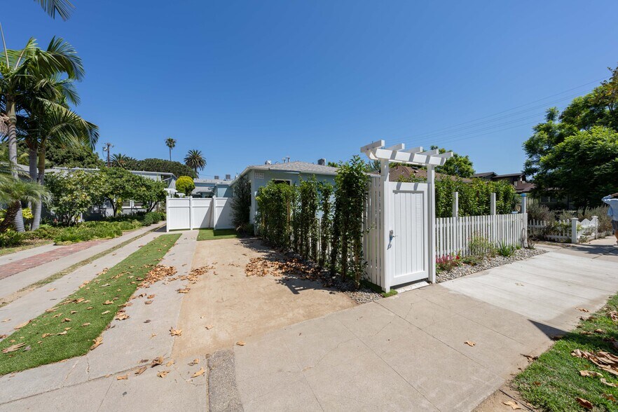 Primary Photo - 2236-2240 Penmar Avenue
