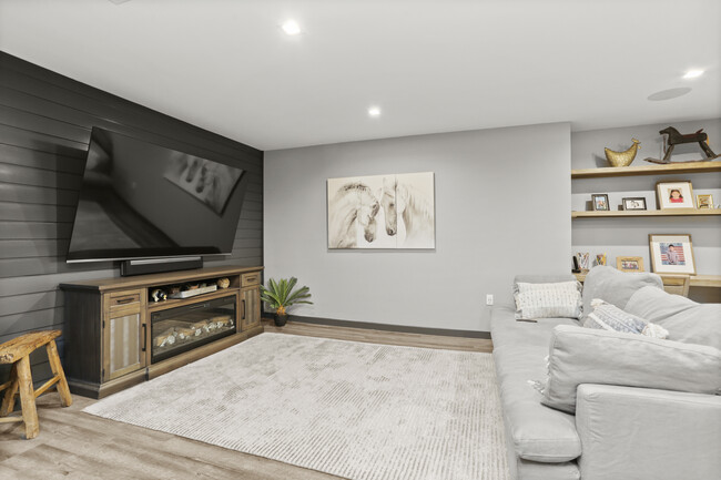 Building Photo - 141 W Norwalk Rd