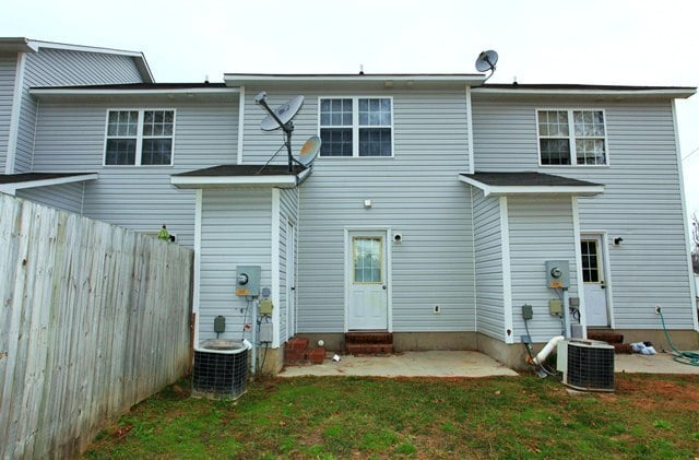 Building Photo - COMING JANUARY 2026