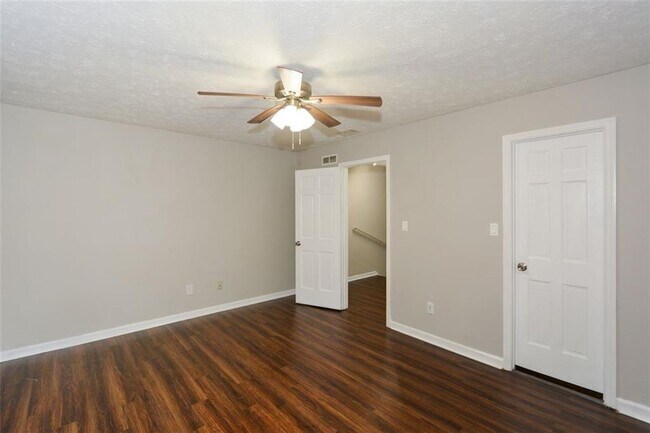 Building Photo - 4544 Coopers Creek Pl SE