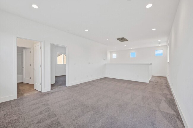 Building Photo - Stunning 4 Bedrooms 3.5 Bathrooms Two Story Home Located Short Distance of Sonoma State Universit...