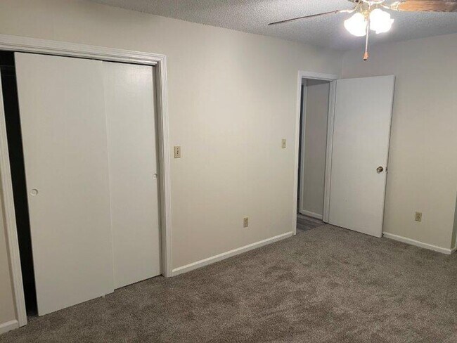 Building Photo - 2519 Hawksbury Ln