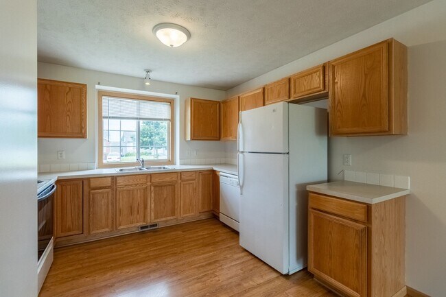 Building Photo - Great Home Close to New Schools and the Fallbrook YMCA