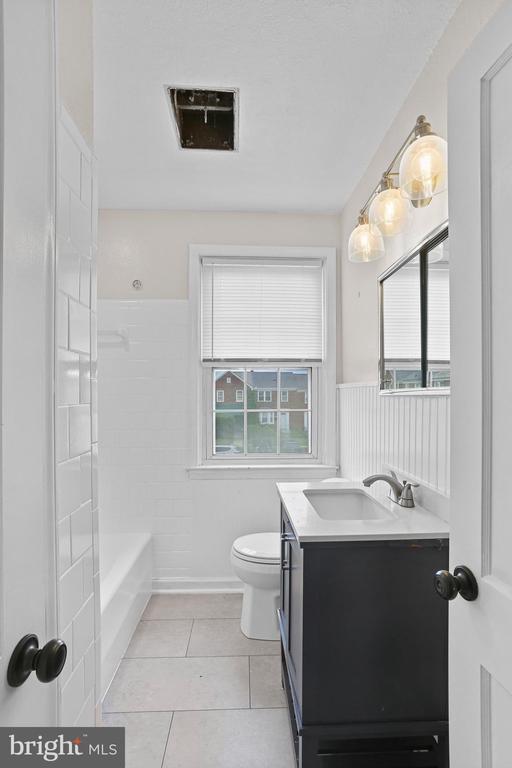 Building Photo - 324 Small Ct