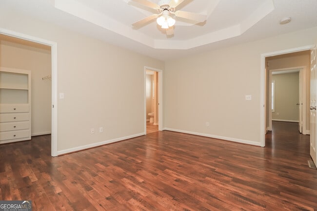 Building Photo - 13 Windrush Dr